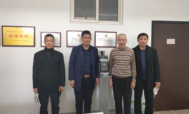 青科大校友向学校捐赠疫情防控测温设备