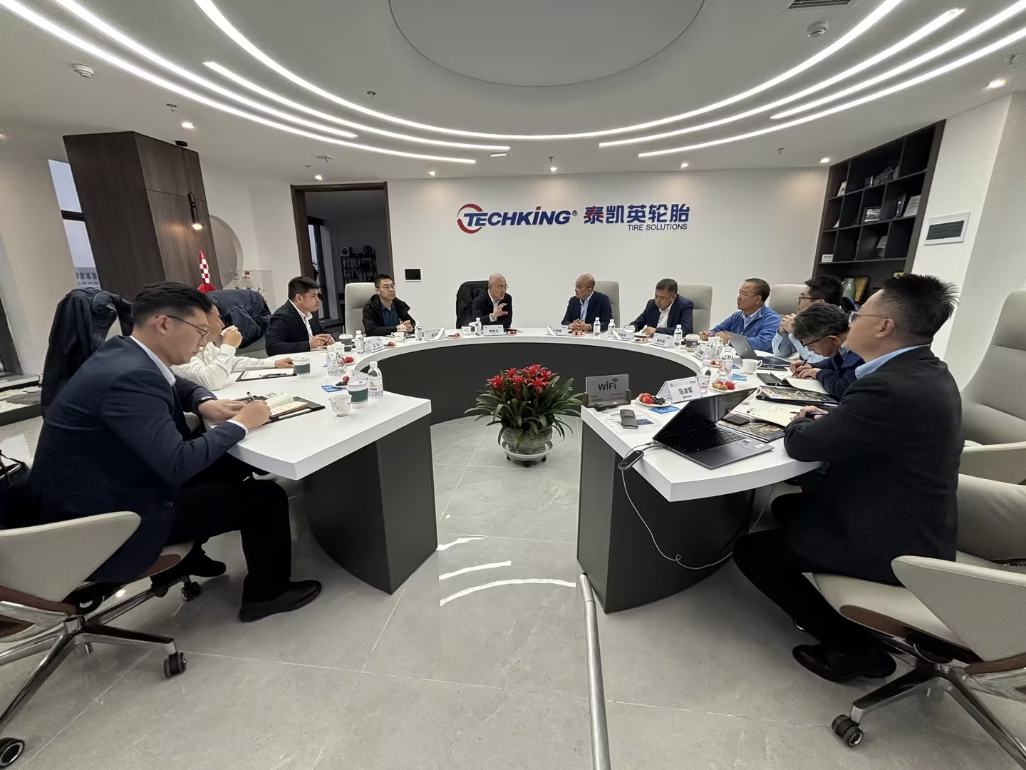 校长陈克正带队走访青岛泰凯英专用轮胎股份有限公司
