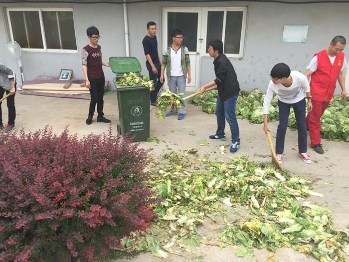 数理学院走进崂山区莲花老年公寓奉献爱心